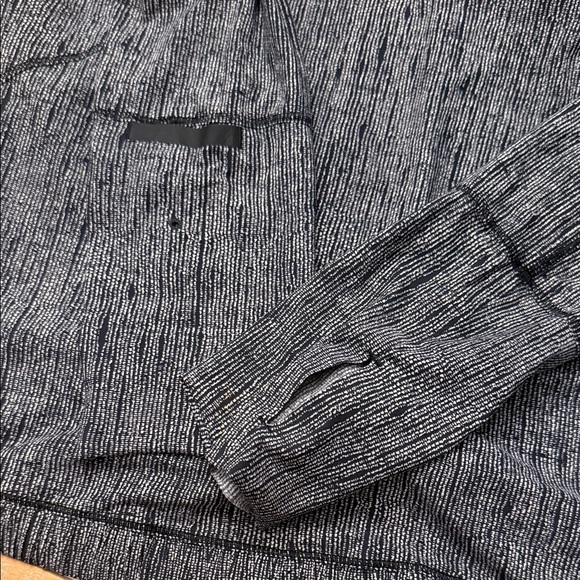 lululemon athletica Charcoal Heather Long Sleeve Top - Picture 4 of 4